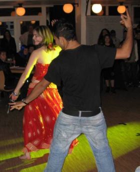 TURA-Bollywoodgruppe „Jarana“ trat beim Tag der Toleranz auf