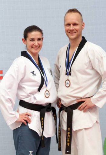 Tim Glenewinkel von Tura Bremen und seiner Partnerin Raffaela de la Santi