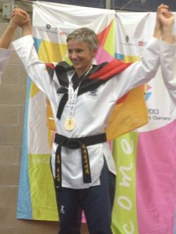 Imke Turner auf dem Siegerpodest in Turin