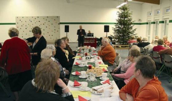 Tura-Senioren feiern besinnliche Weihnachtsfeier