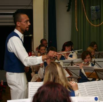 files/angebote/spielleute/Abschlusskonzert09_DirigatSaschaSuso.jpg files/angebote/spielleute/Abschlusskonzert09_DirigatSaschaSuso.jpg