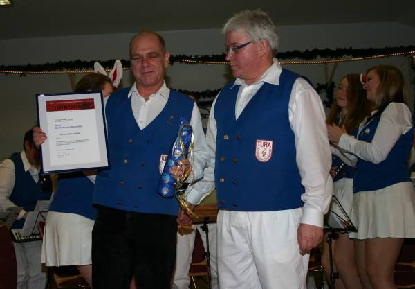 files/angebote/spielleute/EhrungBertoldvonStevendaal.jpg files/angebote/spielleute/EhrungBertoldvonStevendaal.jpg