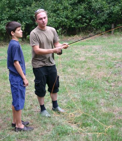 files/angebote/sportfischen/HendrikHeyser_erklaert_Fliegenfischen.jpg files/angebote/sportfischen/HendrikHeyser_erklaert_Fliegenfischen.jpg